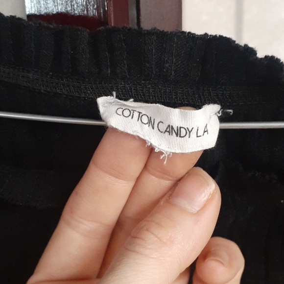 Over the shoulder, stretch, button up crop top 🖤 - Picture 6 of 6